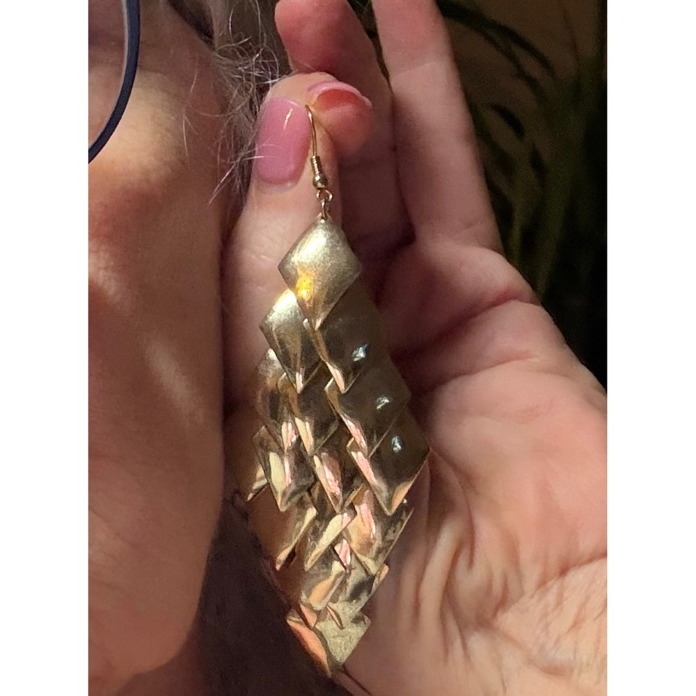 Gold Tone Tiered Scale Dangle Earrings Bold Diamond Shape Statement Jewelry